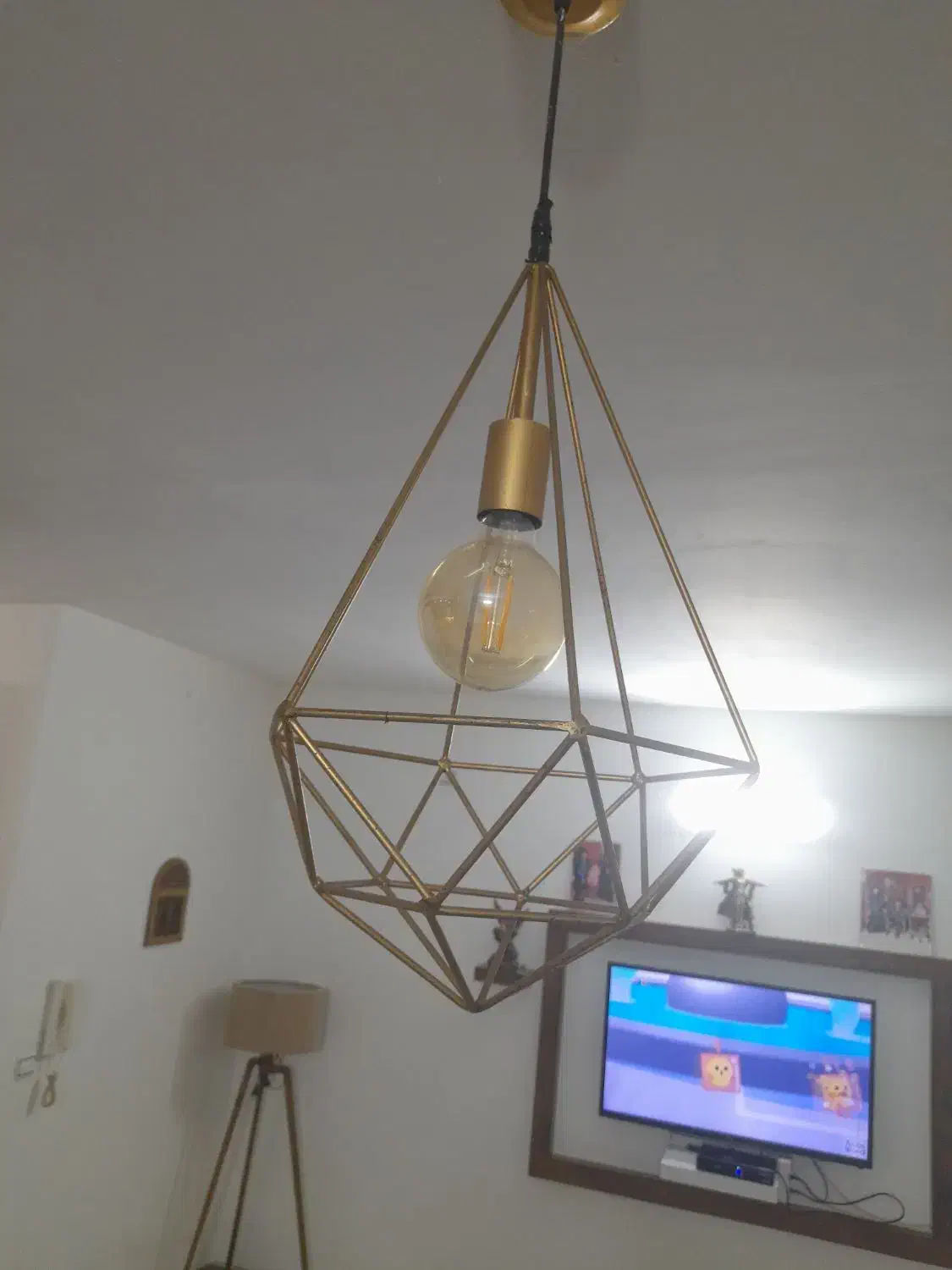 لوستر|لوستر و چراغ آویز|گلبهار, شهر جدید گلبهار|دیوار