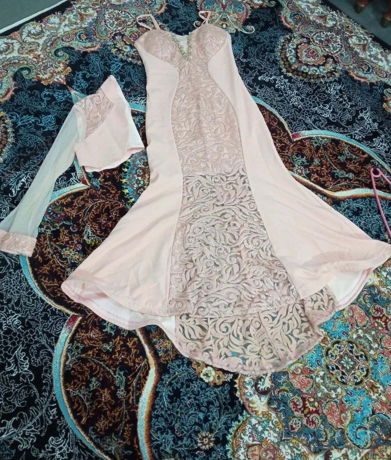 لباس مجلسی|لباس|هشتگرد, هشتگرد قدیم|دیوار