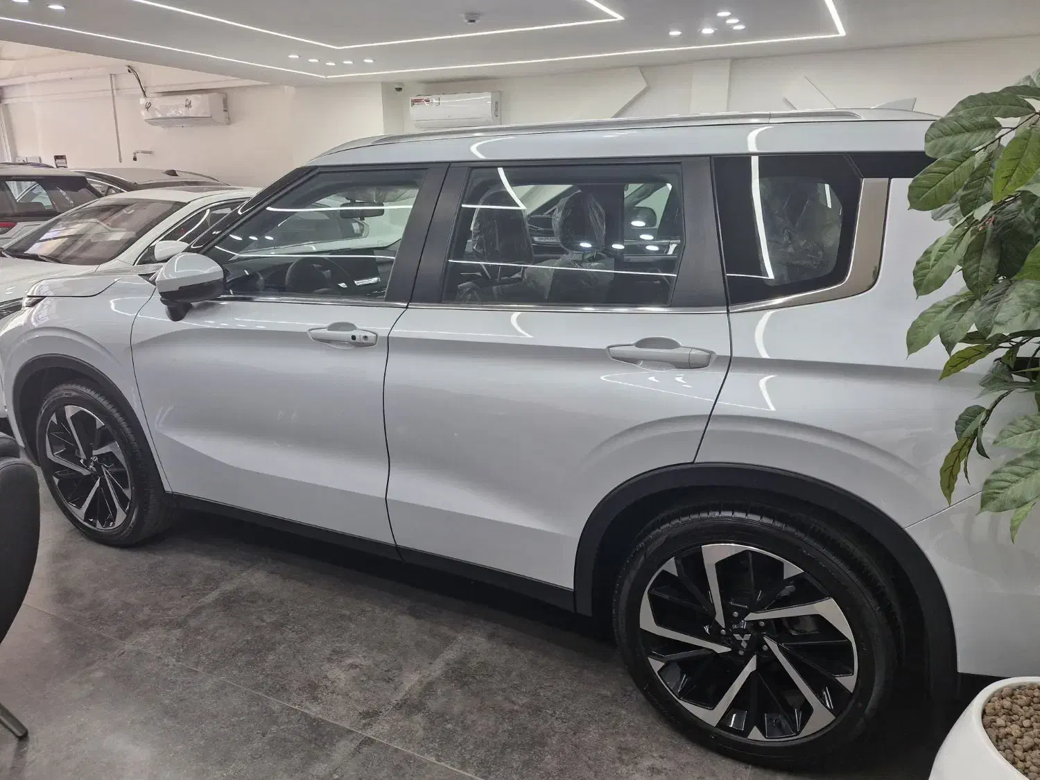 میتسوبیشی اوتلندر M line|خودرو سواری و وانت|شیراز, معالیآباد|دیوار