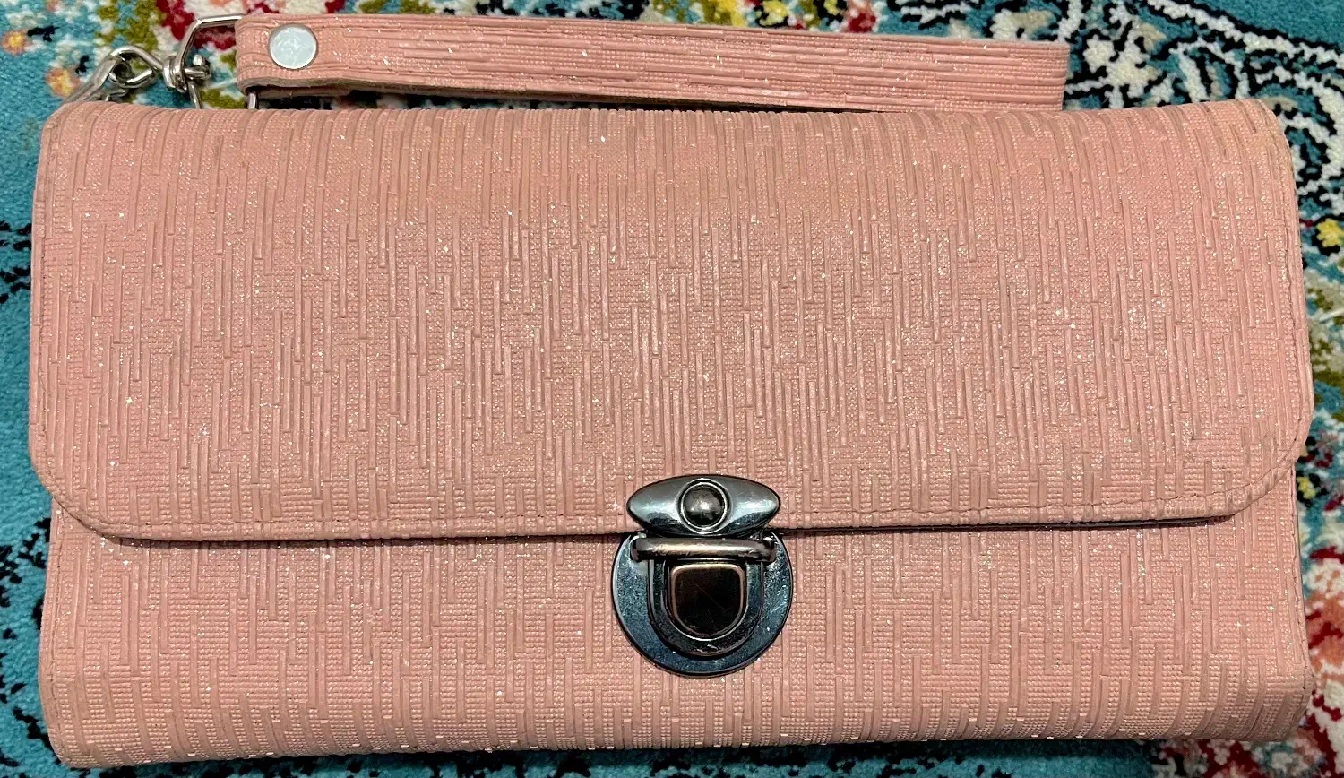 کیف پول|کیف، کفش، کمربند|قم, دروازه چوبی|دیوار