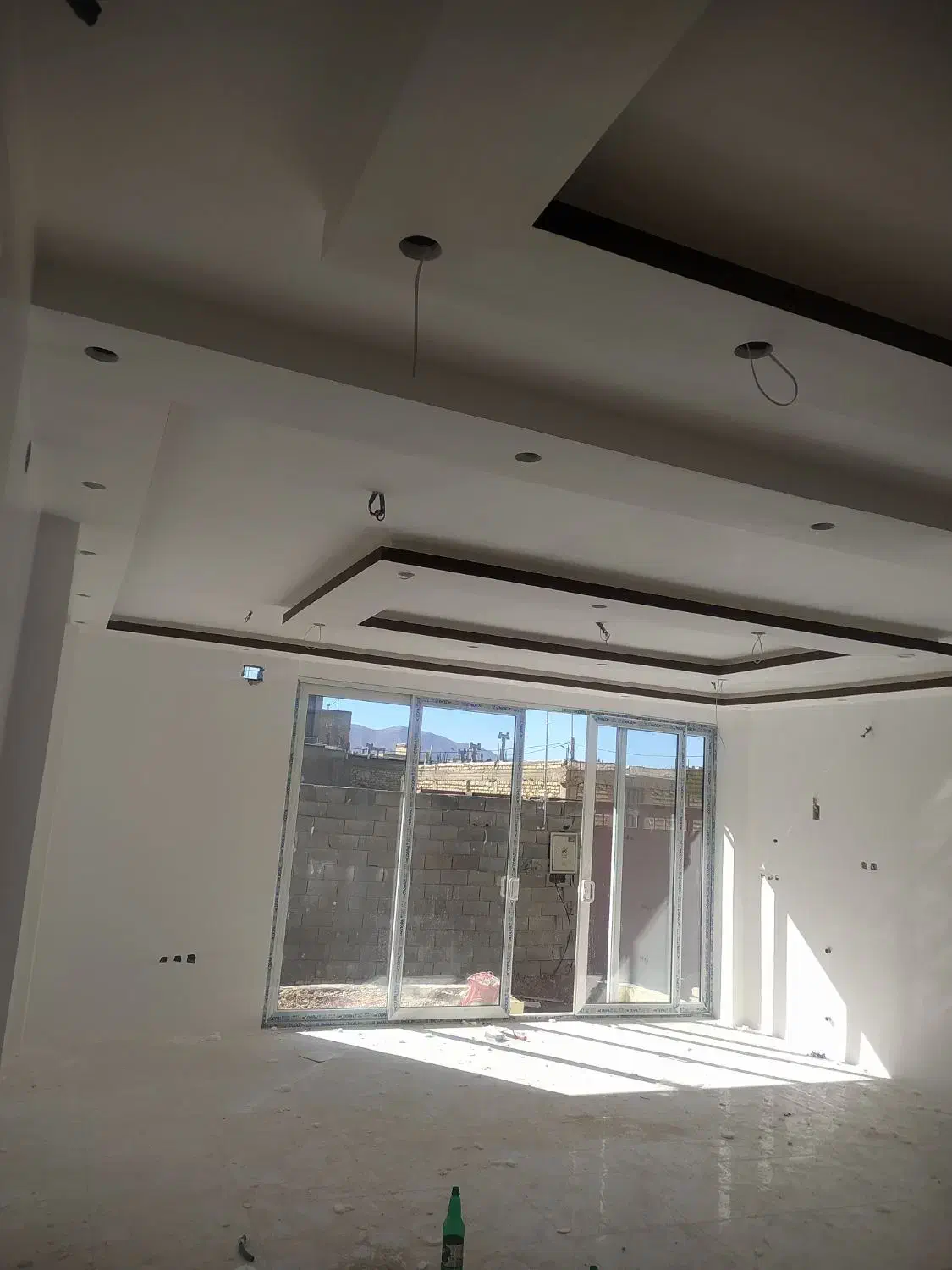 نقاشی ساختمان، رنگ‌آمیزی و نصب کاغذ دیواری|خدمات پیشه و مهارت|شهرضا, |دیوار