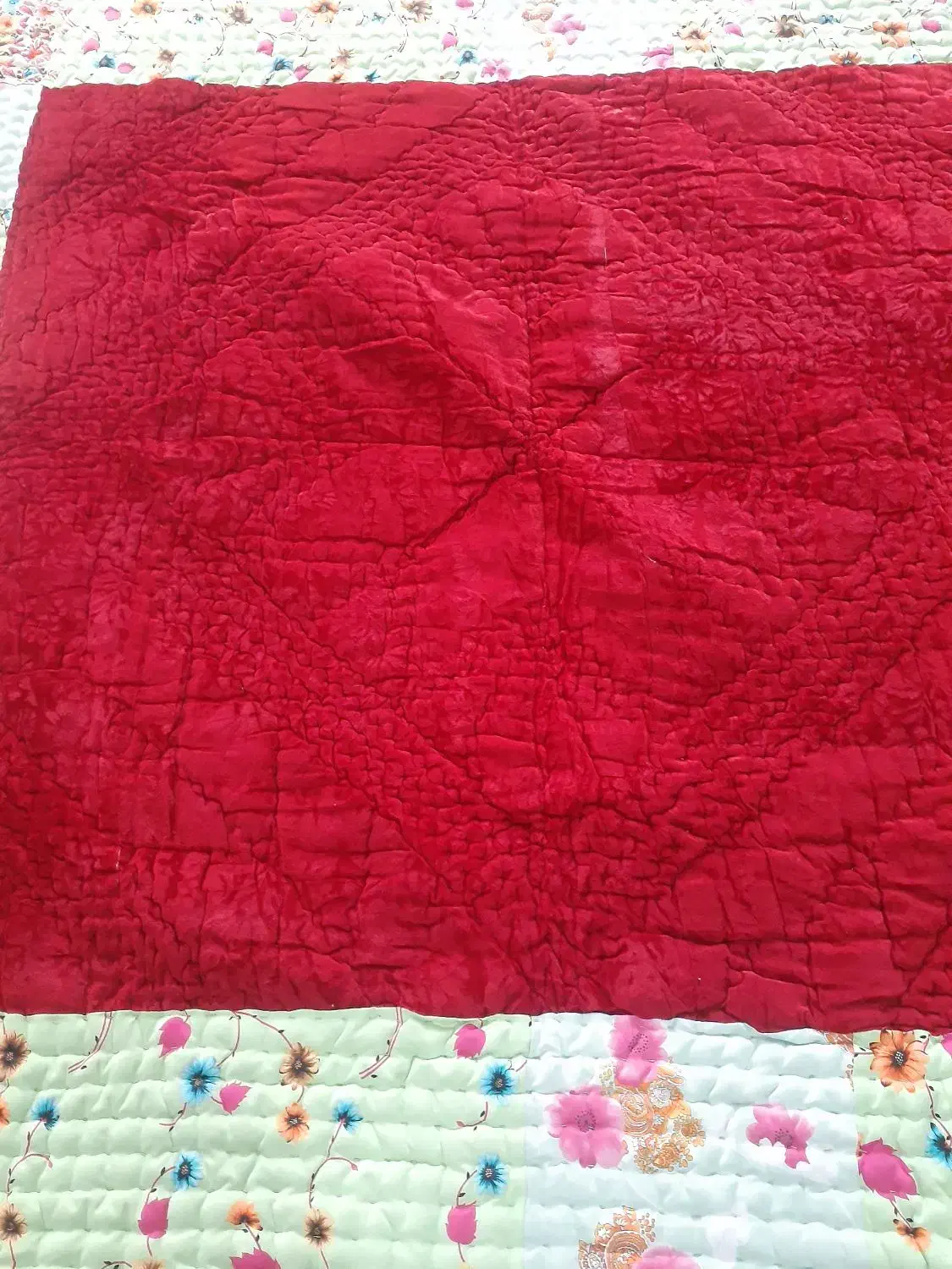 لحاف|رختخواب، بالش، پتو|مبارکه, |دیوار