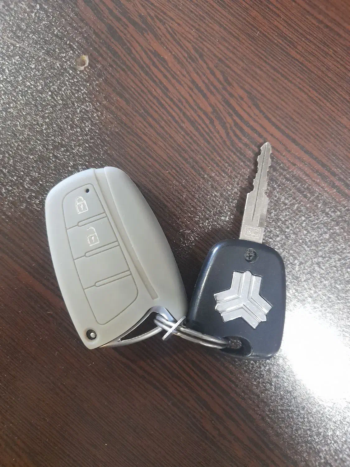 سوویچ پیدا شده|اشیا|شیراز, شیشهگری|دیوار