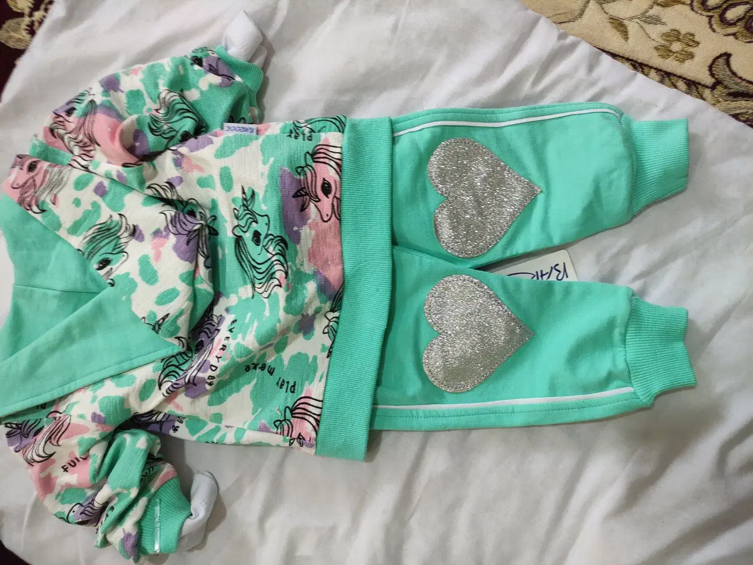 نوزادی سه تیکه|کفش و لباس بچه|قم, جاده معدن|دیوار