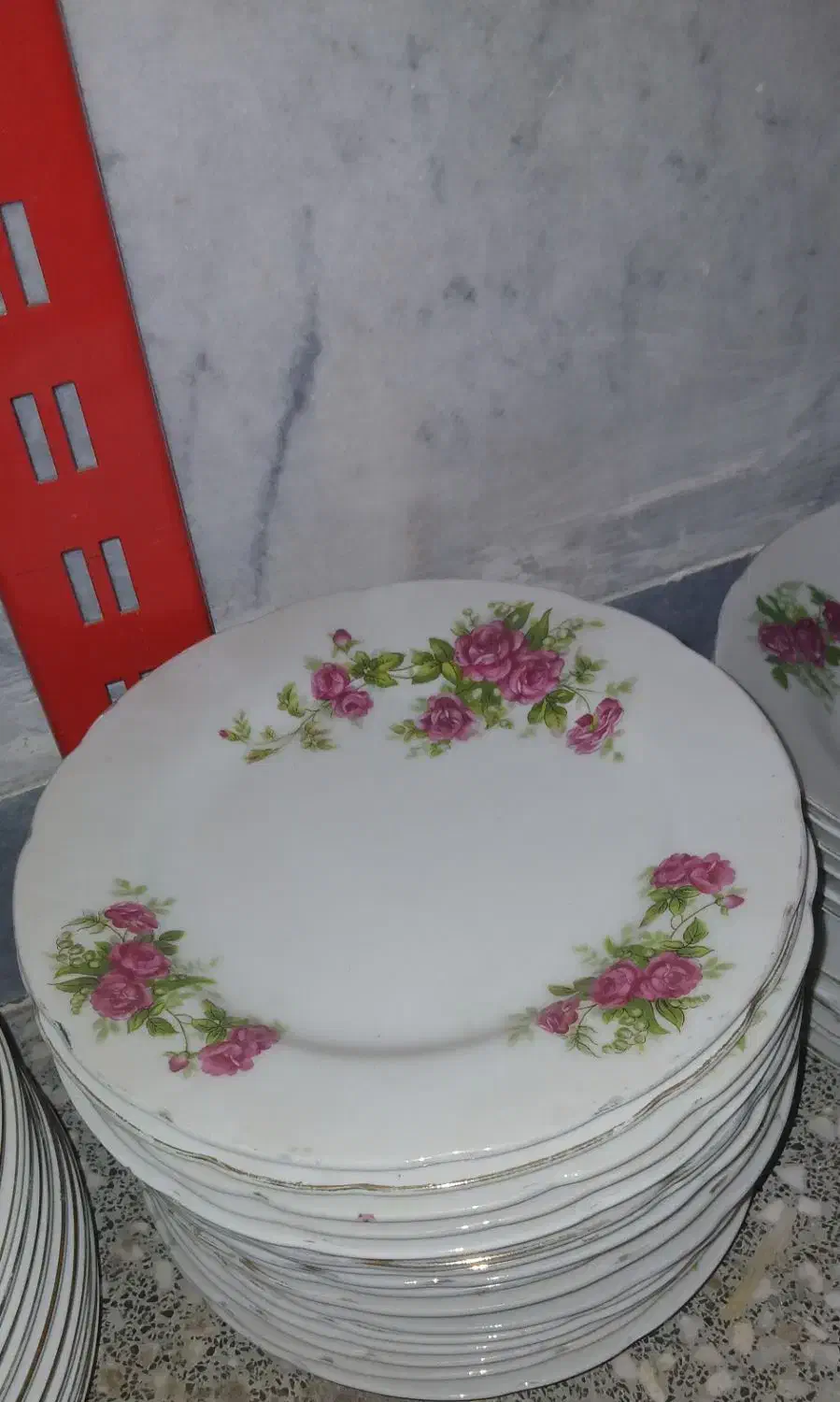 ظروف گلسرخ گل سرخ گلسرخی گل سرخی|ظروف سرو و پذیرایی|قم, باجک دو|دیوار