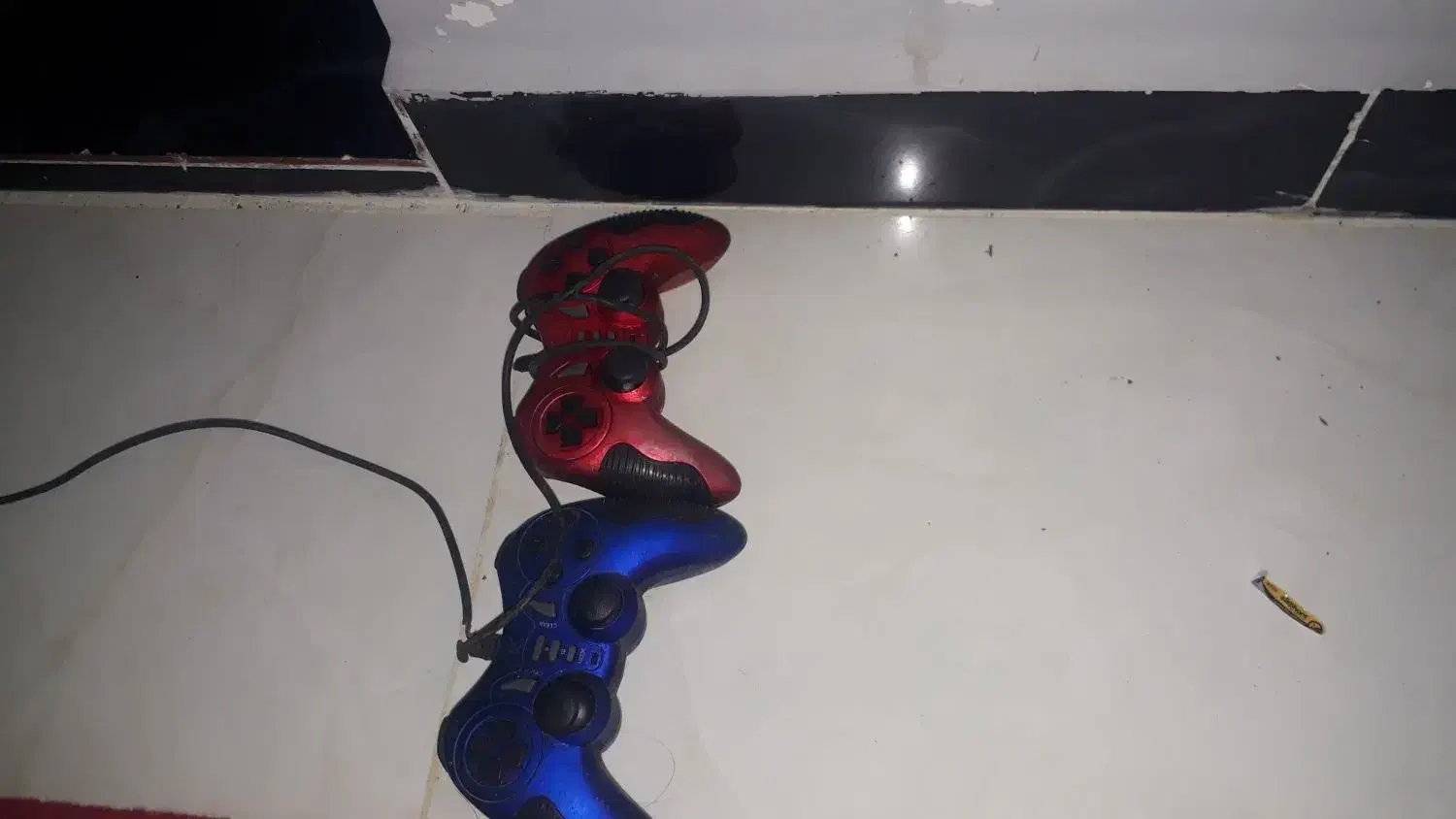 دسته ی بازی|کنسول، بازی ویدئویی و آنلاین|قرق, |دیوار