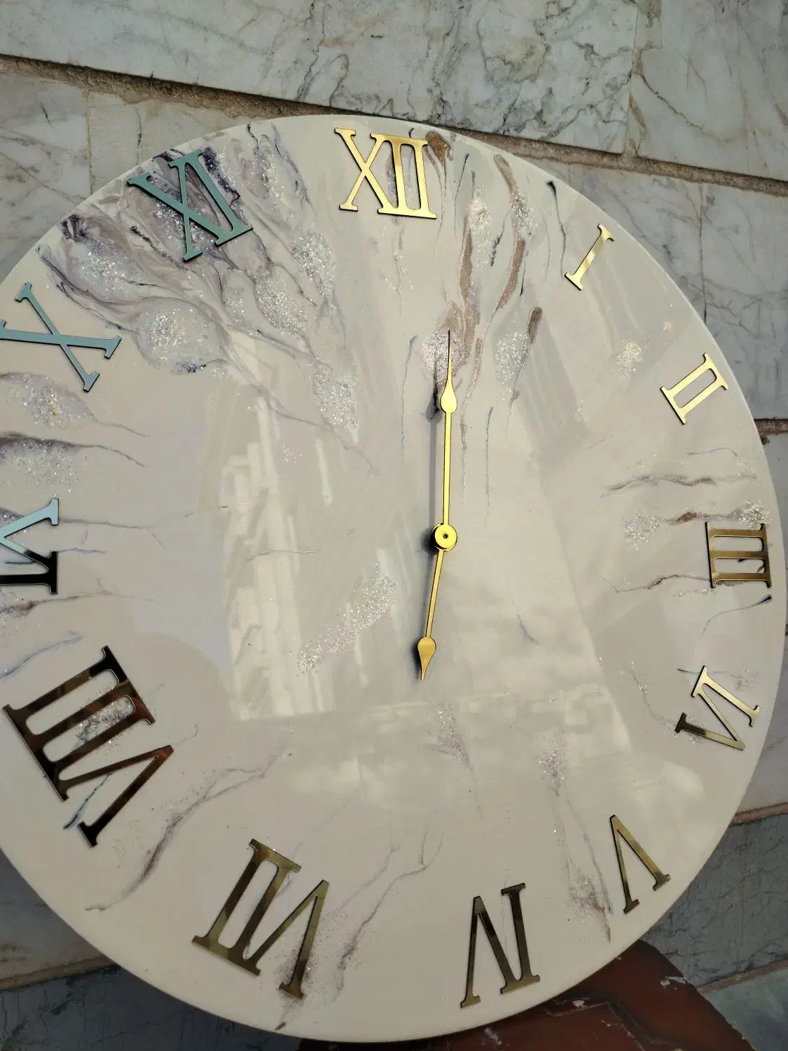 ساعت رزینی فروش به علت جابجایی|ساعت دیواری و تزئینی|اسلامشهر, شهرک قائمیه|دیوار