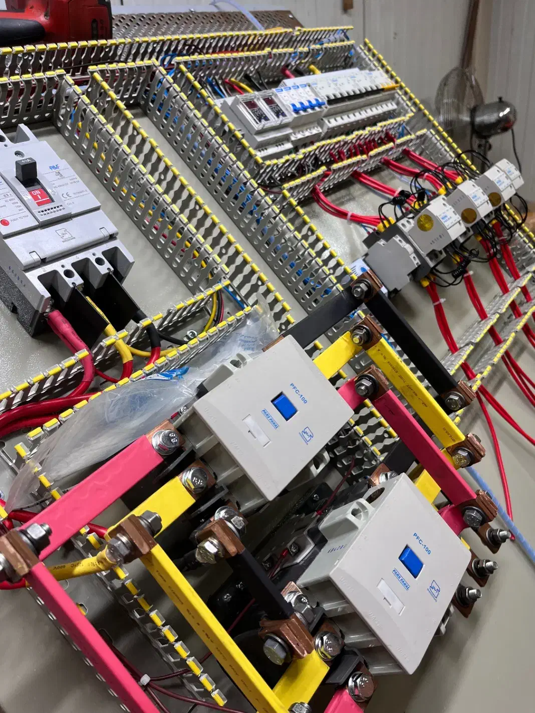 برقکار صنعتی و ساختمانی/تابلو برق و فرمان|خدمات پیشه و مهارت|بوشهر, |دیوار