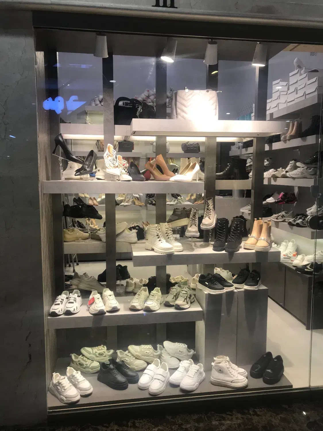 دکور کیف وکفش|فروشگاه و مغازه|مشهد, هفده شهریور|دیوار