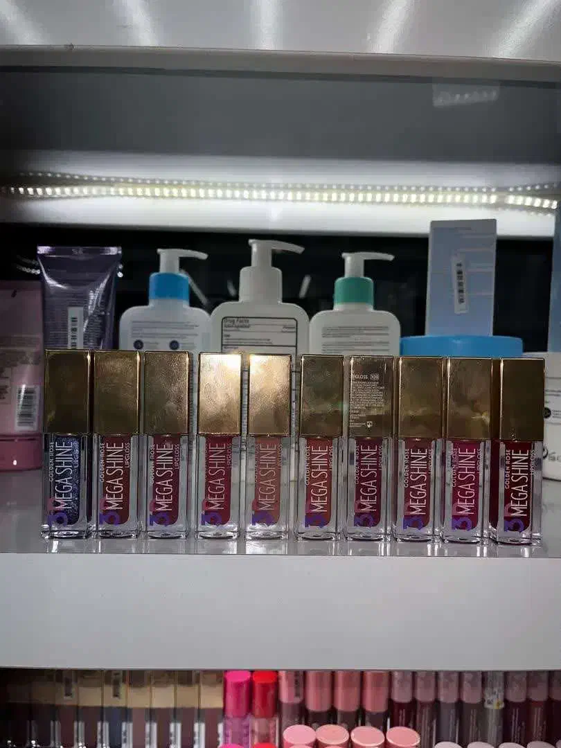 ویترین مغازه لوازم آرایشی در حد نو|فروشگاه و مغازه|اصفهان, باغ زرشک|دیوار