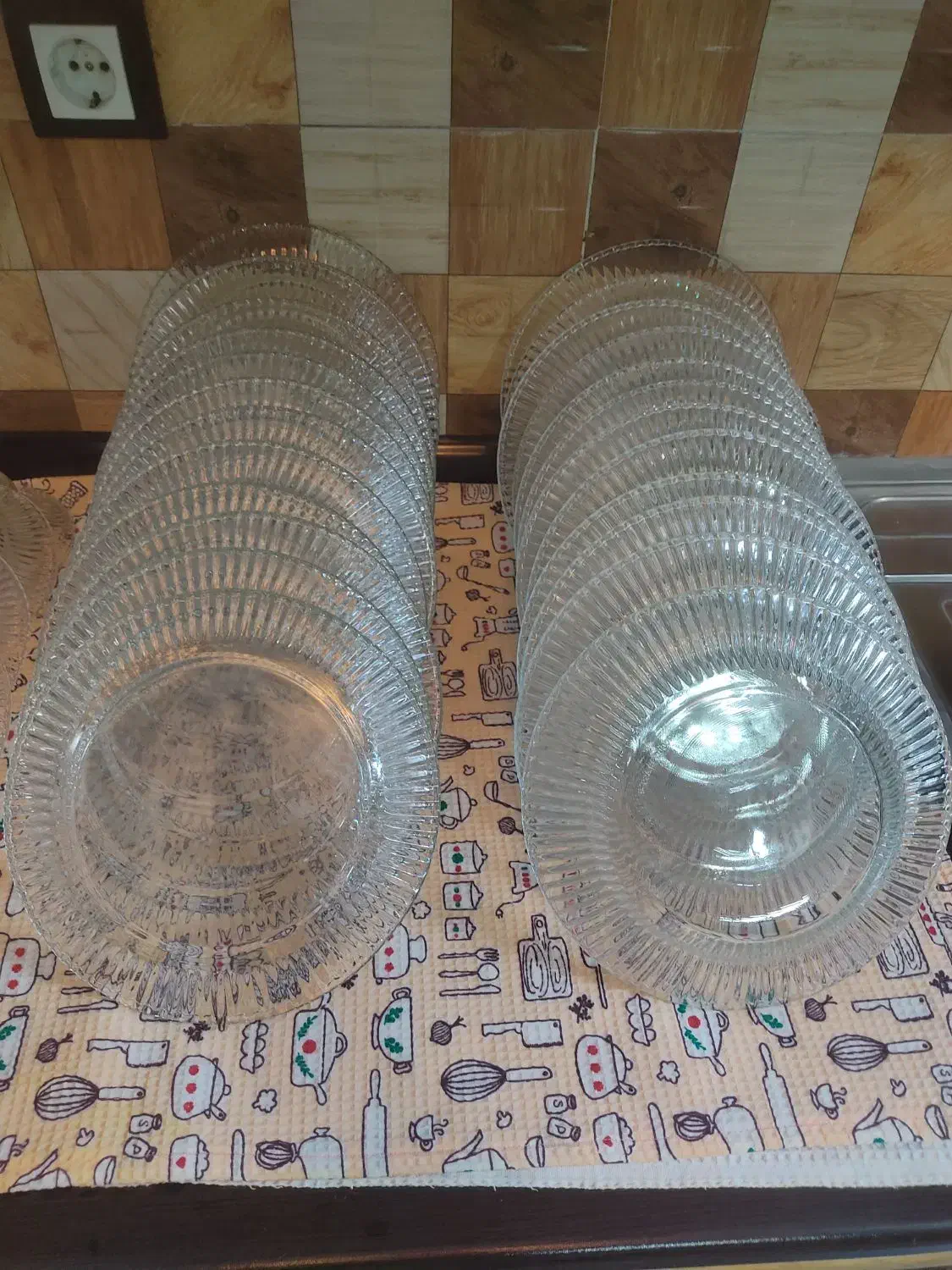 بشقاب|ظروف سرو و پذیرایی|شاهینشهر, خانه کارگر|دیوار