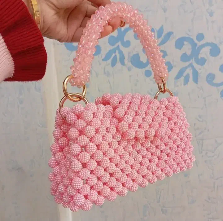 کیف مرواریدی|کیف، کفش، کمربند|اصفهان, باغ نگاره|دیوار