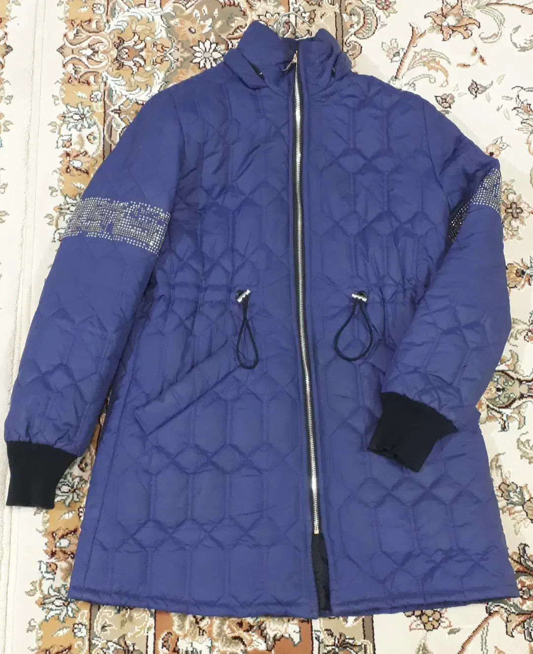 کاپشن|لباس|پارس‌آباد, |دیوار