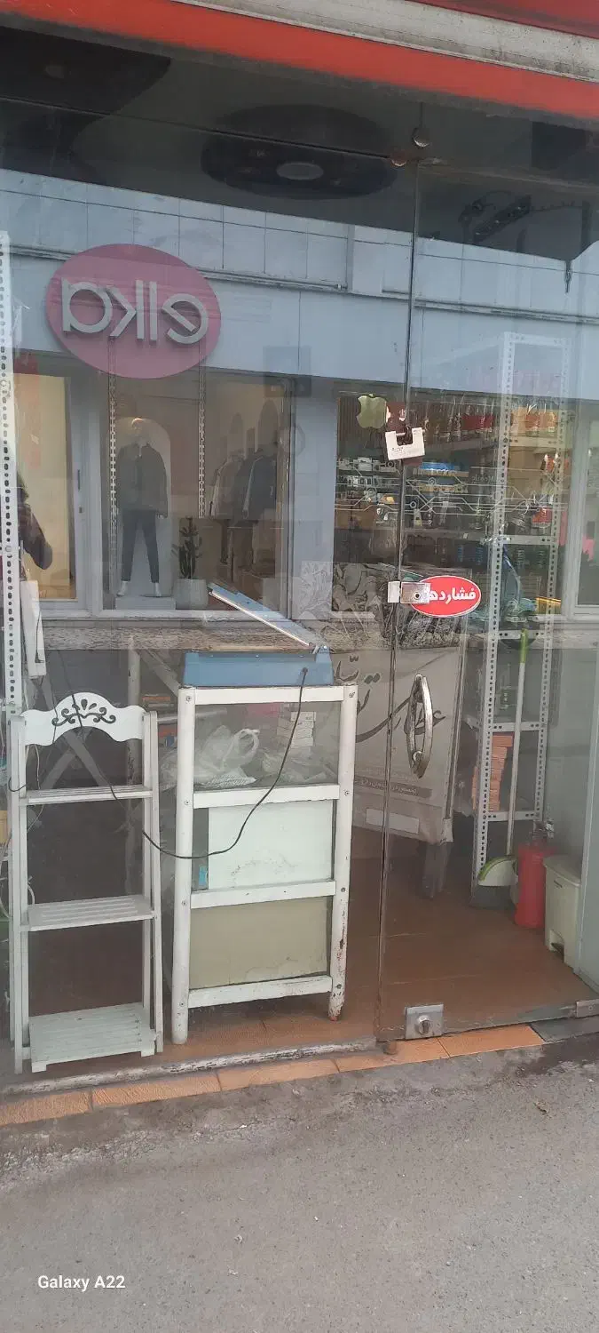 مغازه 10 متری، آب و برق اختصاصی، کرکره برقی|اجارهٔ مغازه و غرفه|لاهیجان, شیشه گران|دیوار