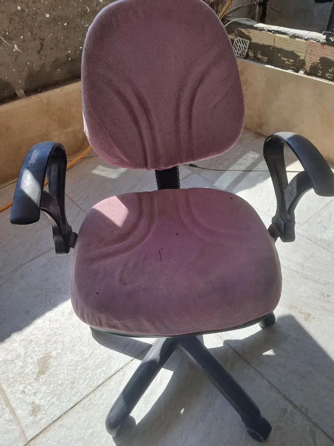 صندلی ساده|صندلی و نیمکت|سیرجان, |دیوار