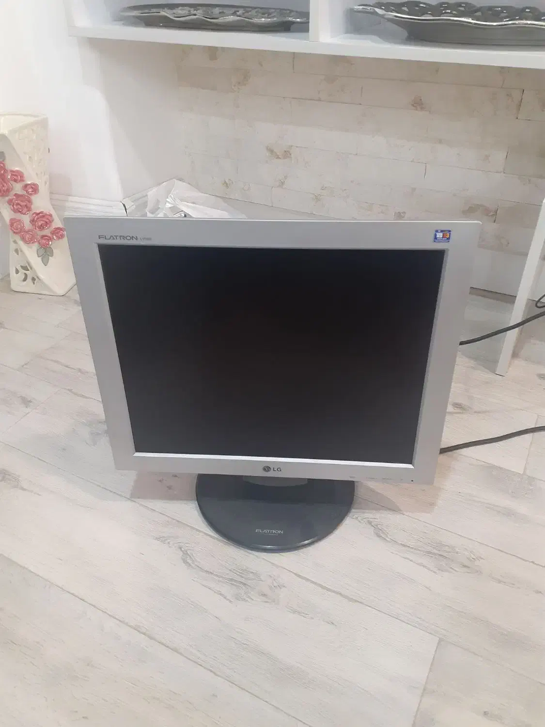 مونیتور الجی ۱۷|قطعات و لوازم جانبی رایانه|رشت, استقامت ۱|دیوار