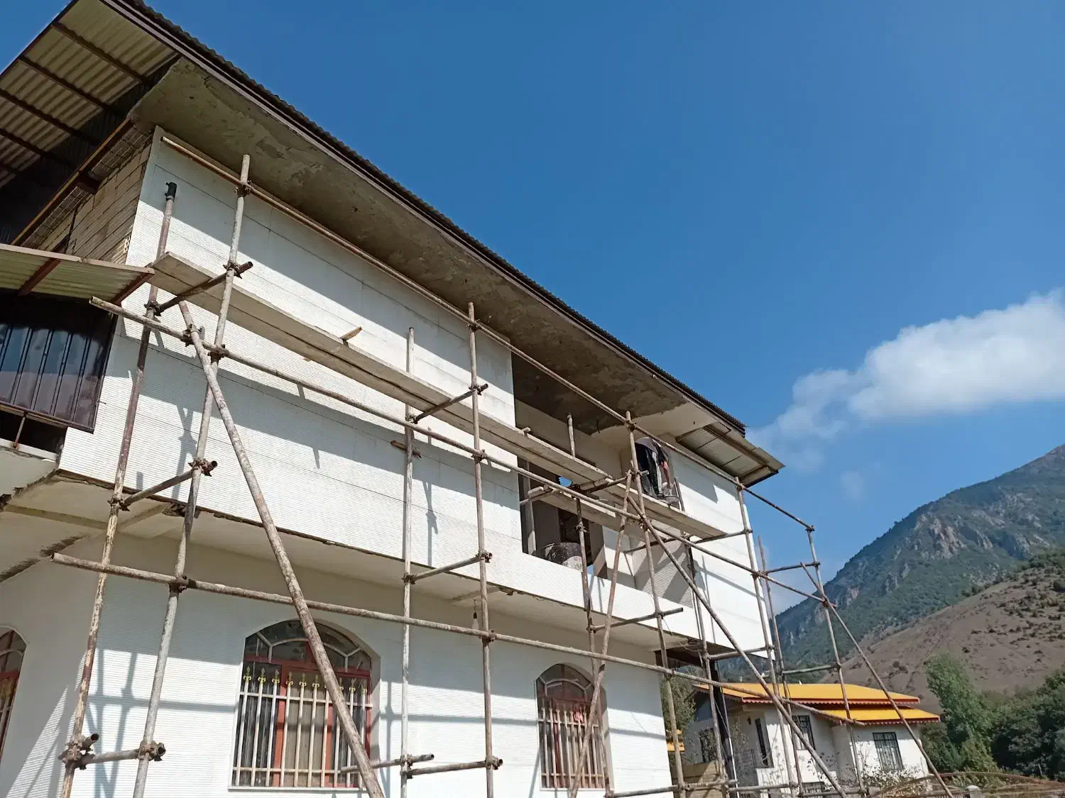 به یک شاگرد یا کارگر برای کاشی کاری  نیازمندم|استخدام معماری، عمران و ساختمانی|تالش, تالش|دیوار