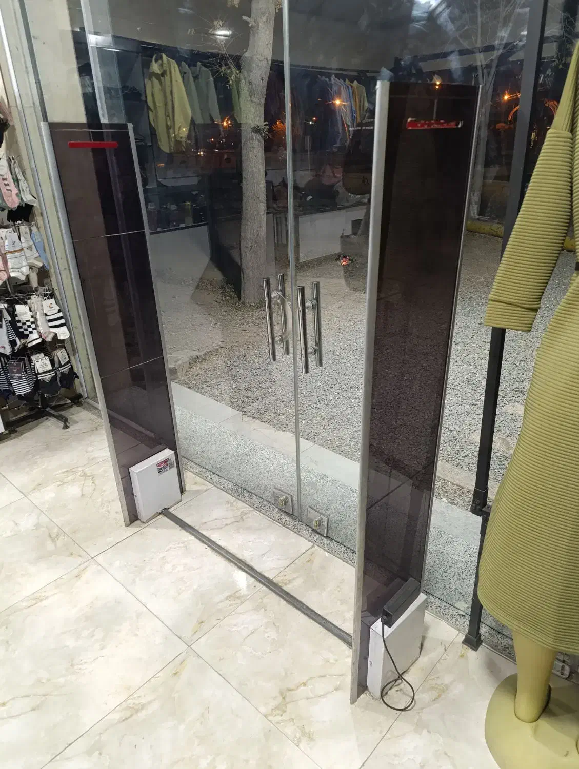 گیت فروشگاهی با برد قوی|فروشگاه و مغازه|فولادشهر, A3|دیوار