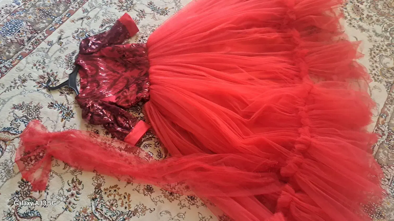 لباس مجلسی|لباس|میانه, |دیوار