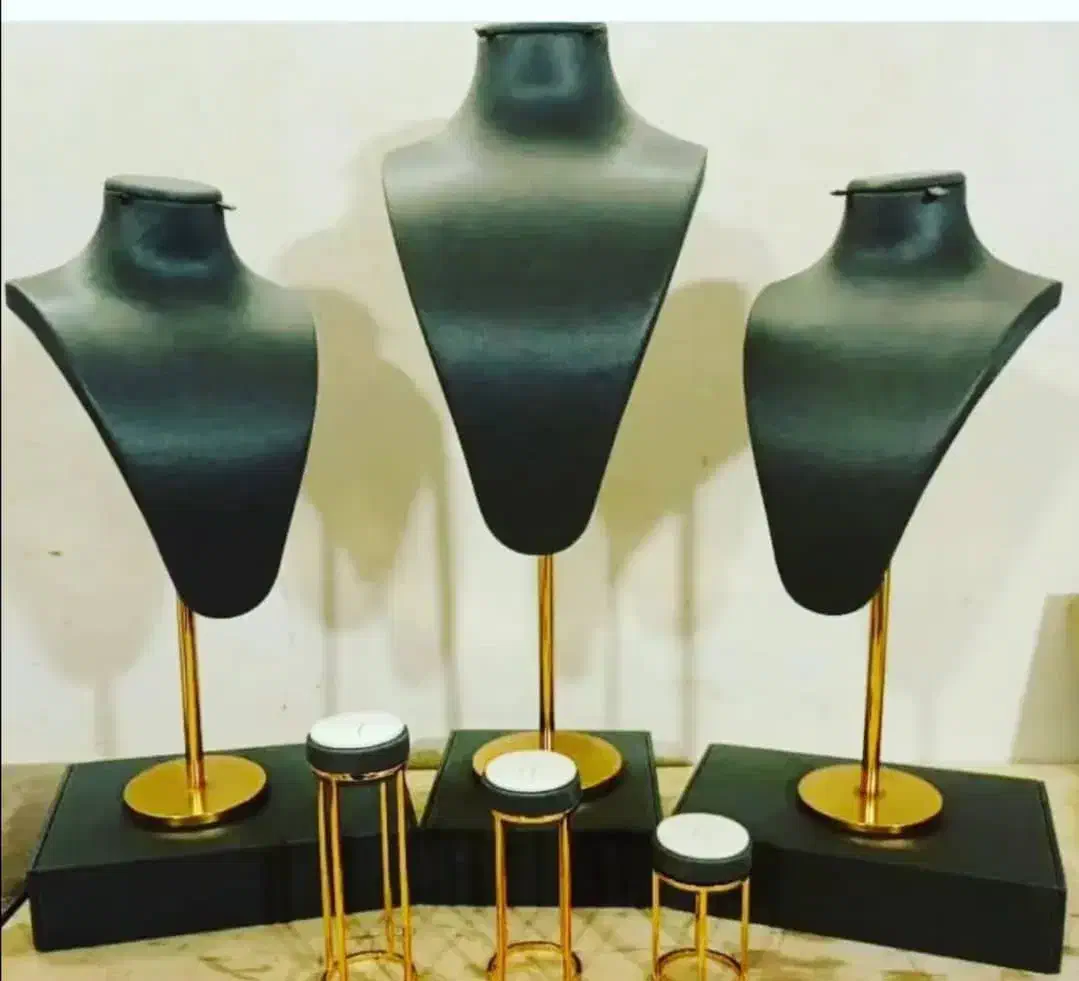 مانکن جواهرات ویترین طلافروشی و استند بدلیجات|فروشگاه و مغازه|بجنورد, |دیوار