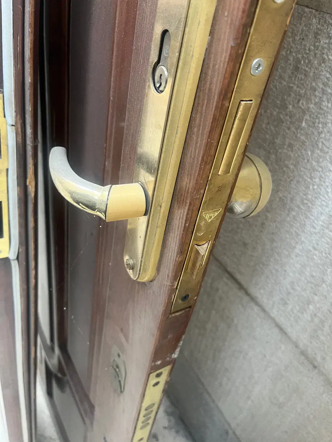 درب چوبی|مصالح و تجهیزات ساختمان|تهران, زرگنده|دیوار