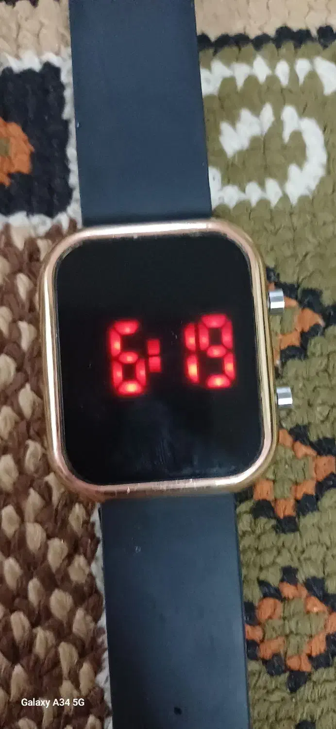 دوتا ساعت سالم|ساعت|قم, لسانی|دیوار