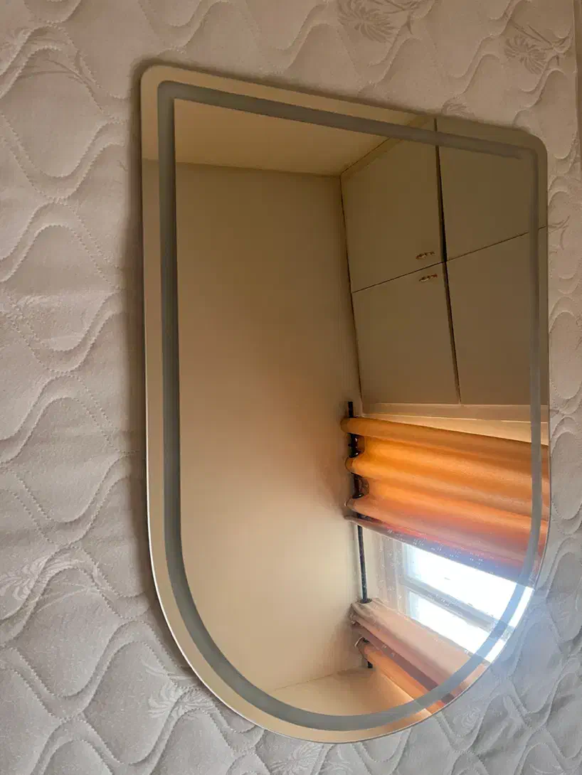 آینه نو|آینه|مشهد, نیروی هوایی|دیوار