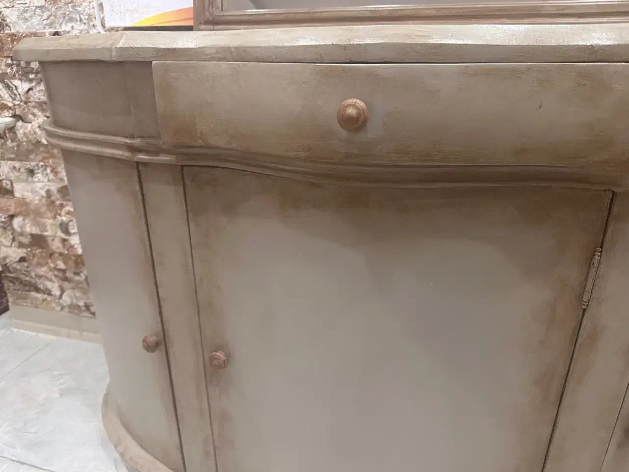 کنسول پتینه شده|بوفه، ویترین، کنسول|اندیشه, اندیشه فاز ۳|دیوار