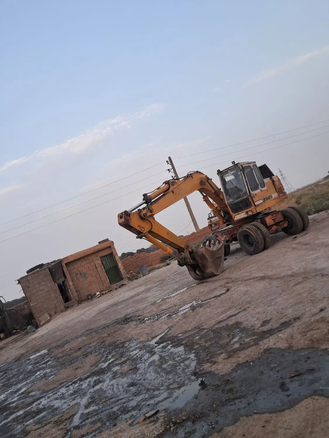 بیل ۹۱۲|خودرو سنگین|پرند, فاز ۶|دیوار