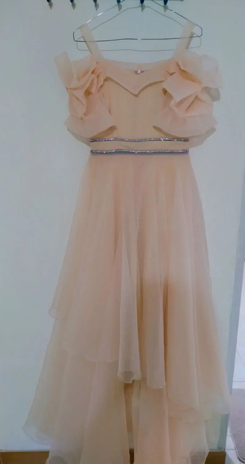 لباس مجلسی|لباس|مهاجران, |دیوار