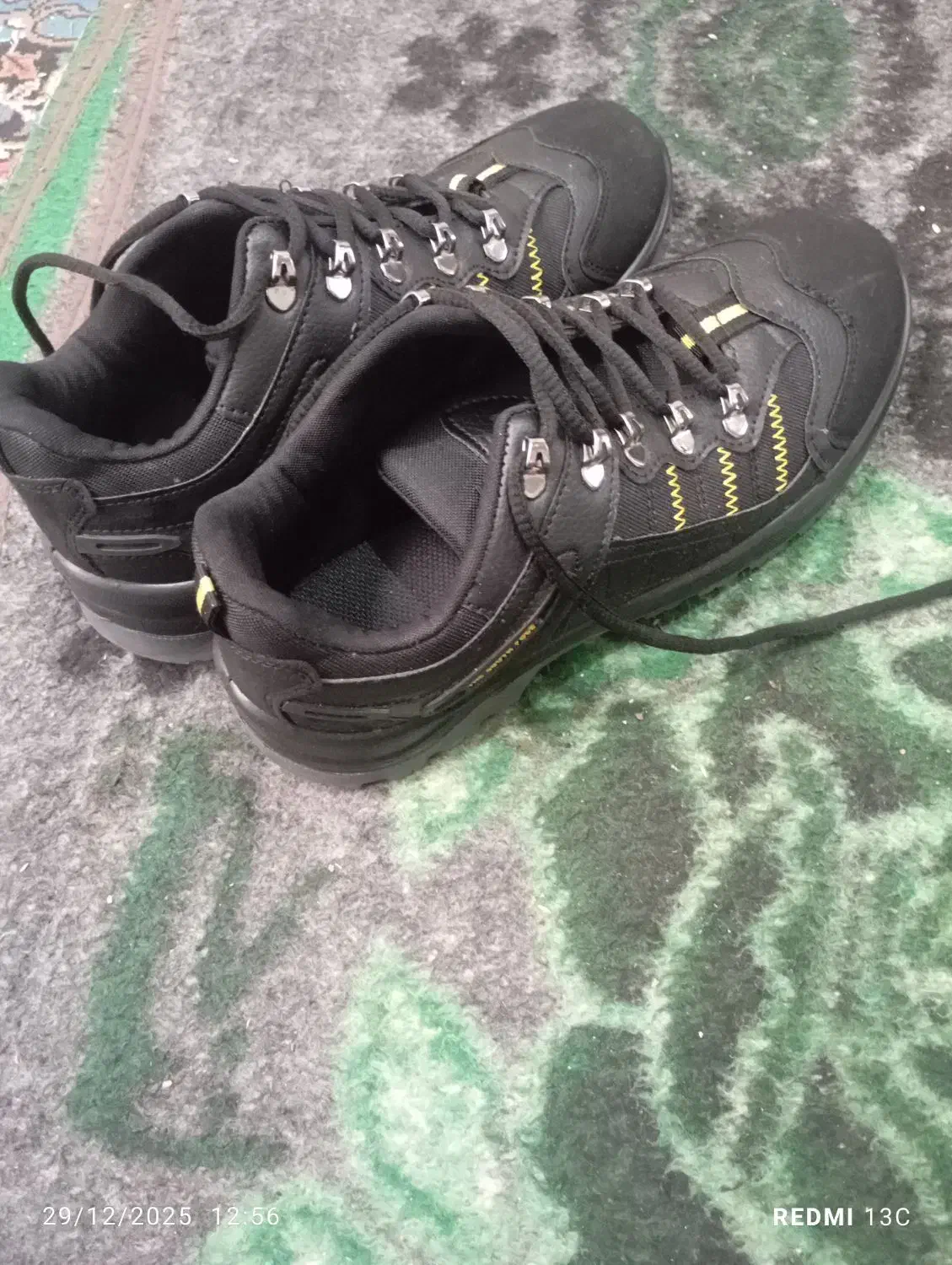 کفش|کیف، کفش، کمربند|فیروزآباد (فارس), |دیوار