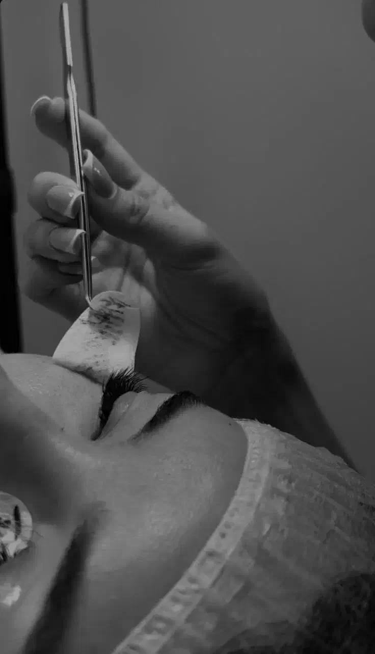 استخدام مژهکار حرفهای در بیوتی سالن ف|استخدام درمانی، زیبایی، بهداشتی|بروجن, |دیوار