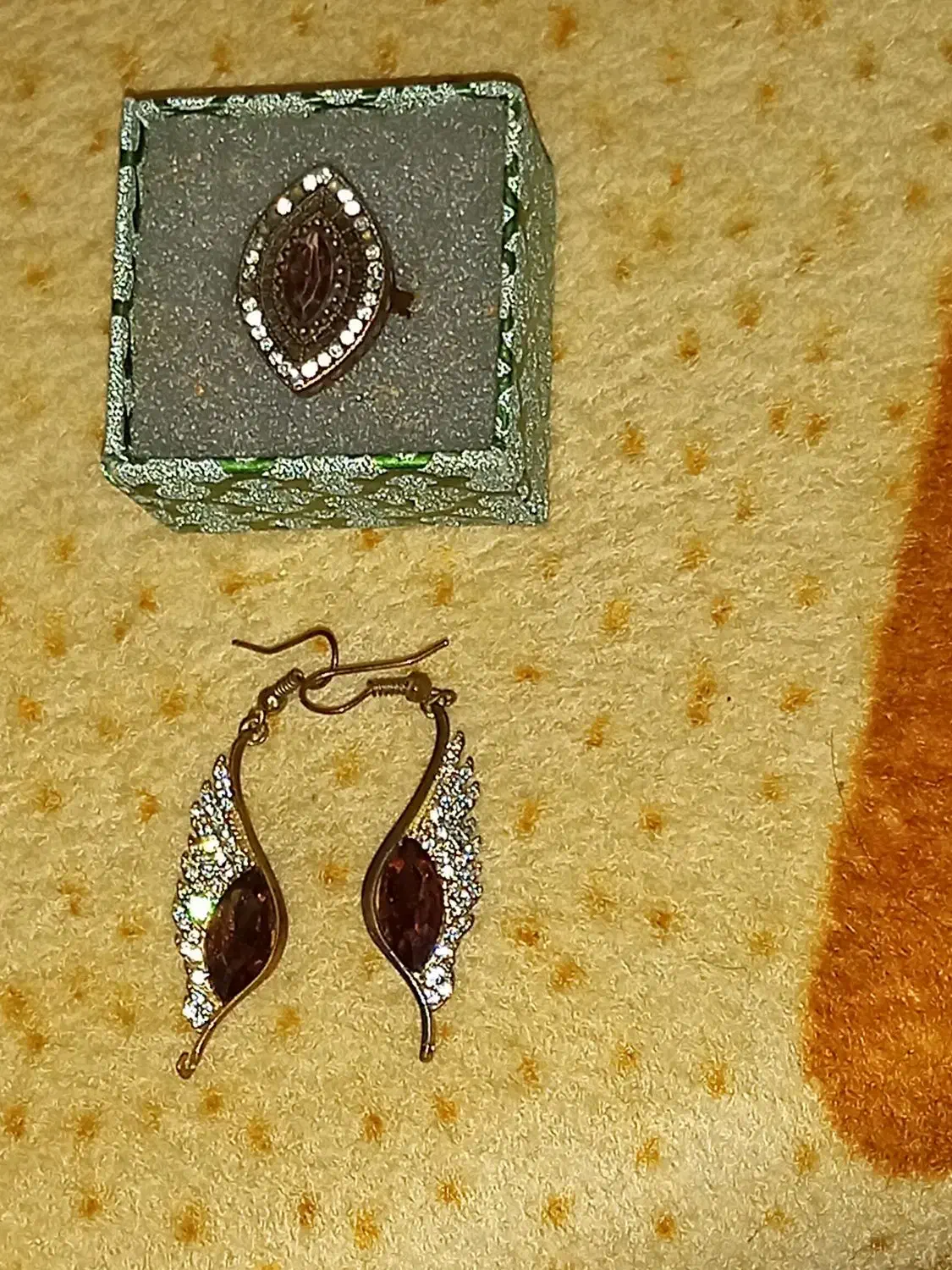 یک جفت گوشواره ویکعدد انگشتر بدلی اصل|بدلیجات|ایلام, |دیوار