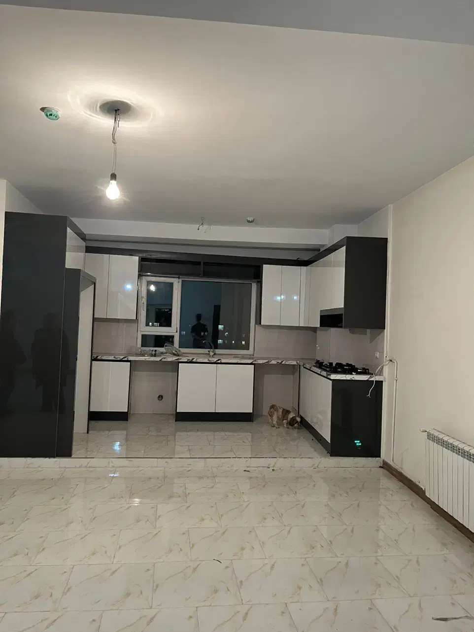 واحد ۱۳۰ متر غرق نور و آفتاب سران حکیم/شهرک خرازی