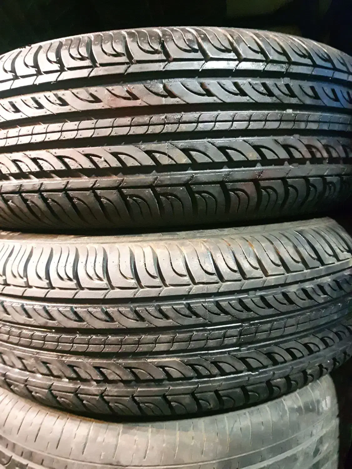 یکجفت رینگ ولاستیک ۱۸۵/۶۵/۱۵کویرنوزاپاسی|قطعات یدکی و لوازم جانبی|مشهد, مصلی (کارمندان اول)|دیوار