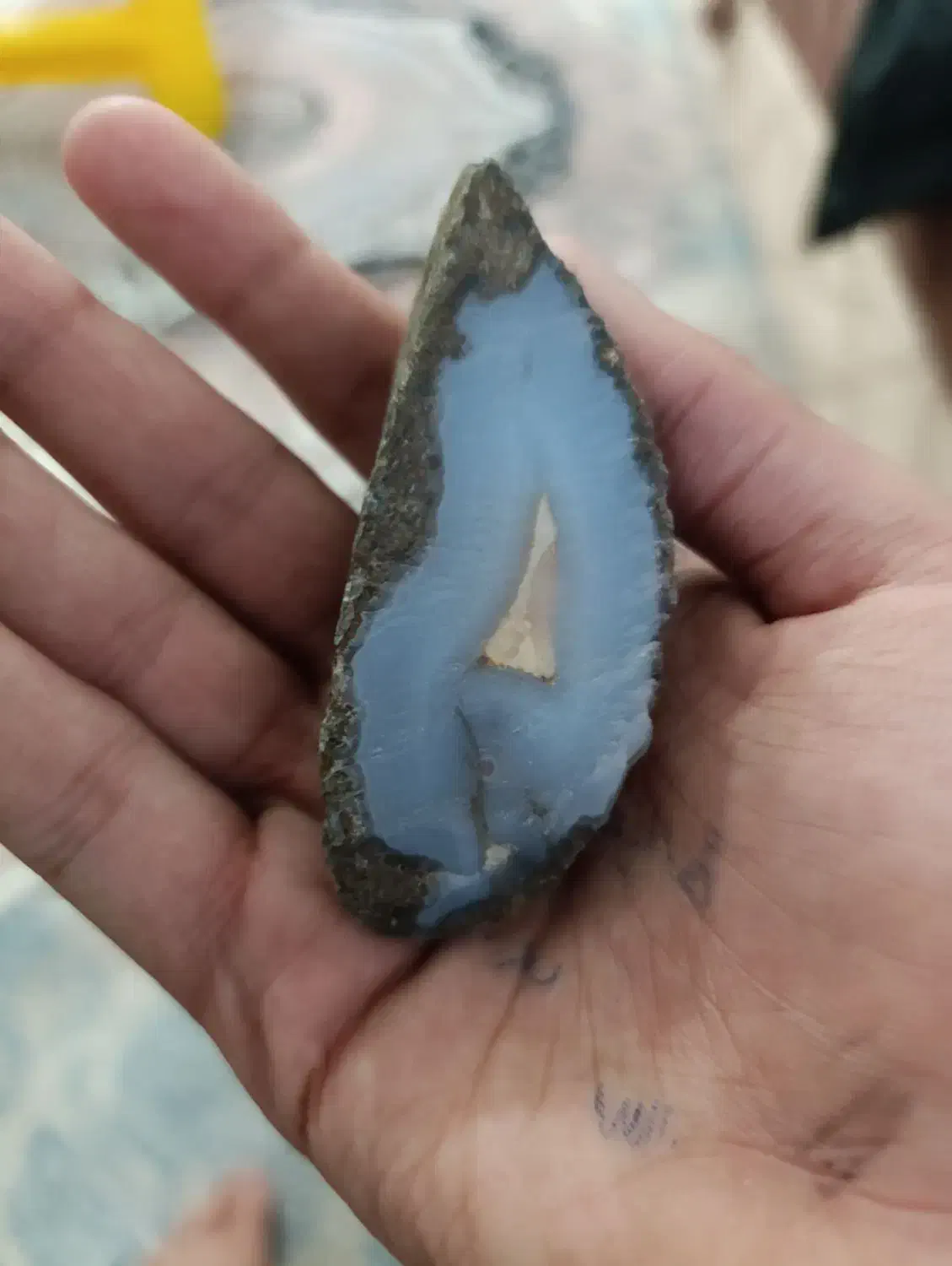 سنگ عقیق آبی مناسب برای تزیینی و نگین انگشتر سازی|جواهرات|رفسنجان, |دیوار