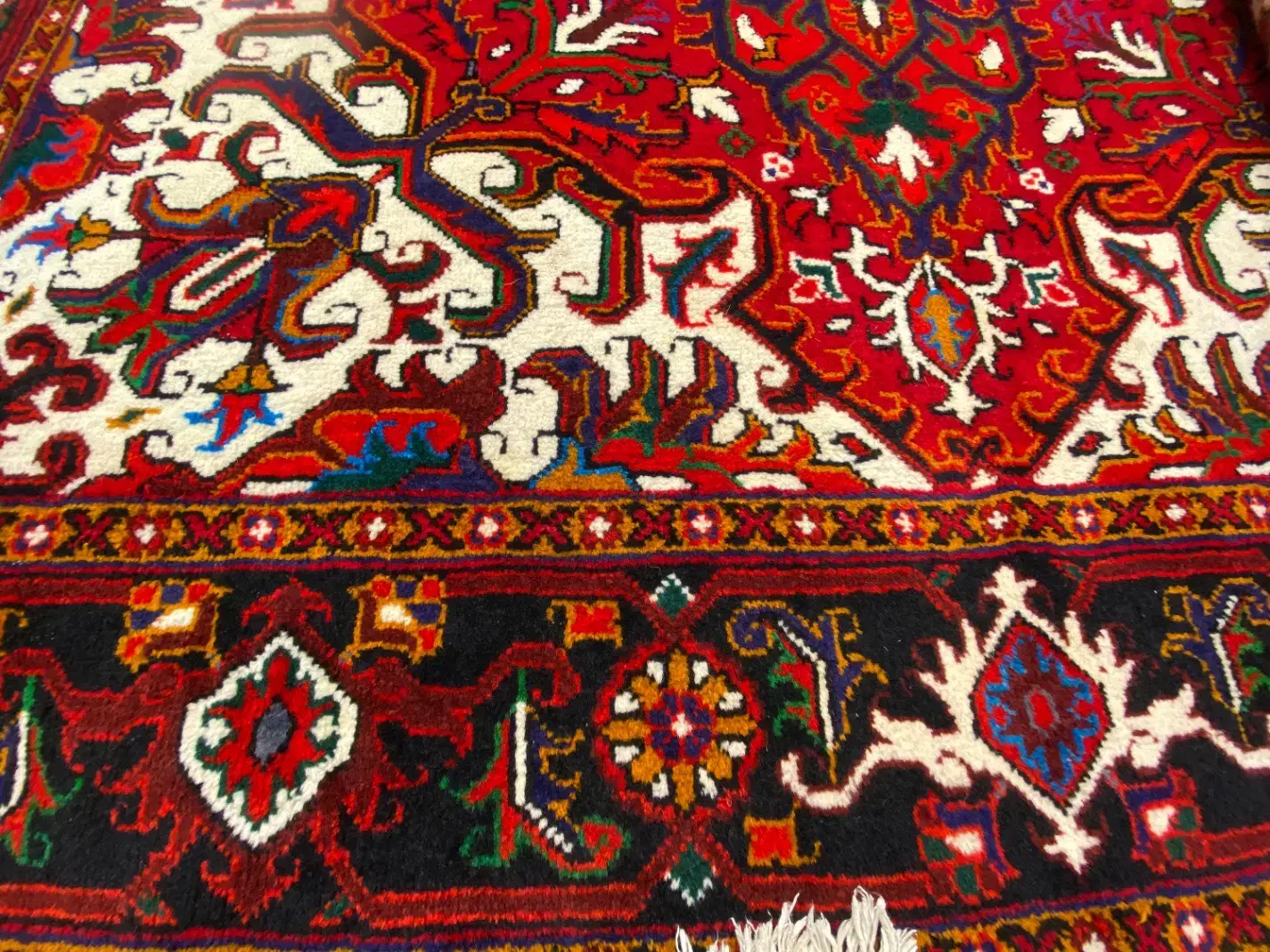 فرش دستبافت نقشه هریس الوار حاشیه زرد|فرش|مراغه, |دیوار