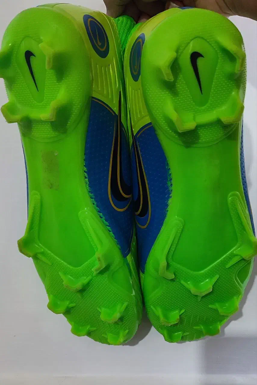 کفش فوتبالی استوک دار نو|تجهیزات ورزشی|ایرانشهر, |دیوار