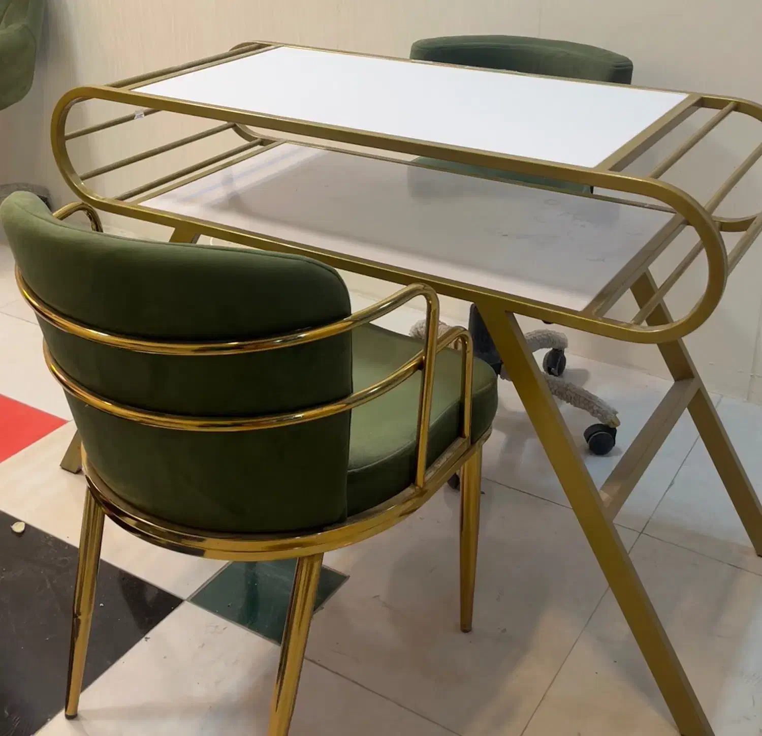 میز و صندلی|آرایشگاه و سالنهای زیبایی|بندر ماهشهر, |دیوار