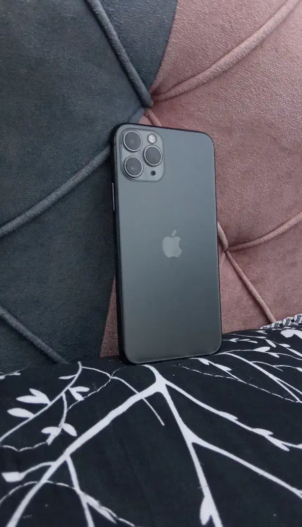 گوشی ایفون 11pro لاکاغذی درحد|موبایل|گلبهار, شهر جدید گلبهار|دیوار