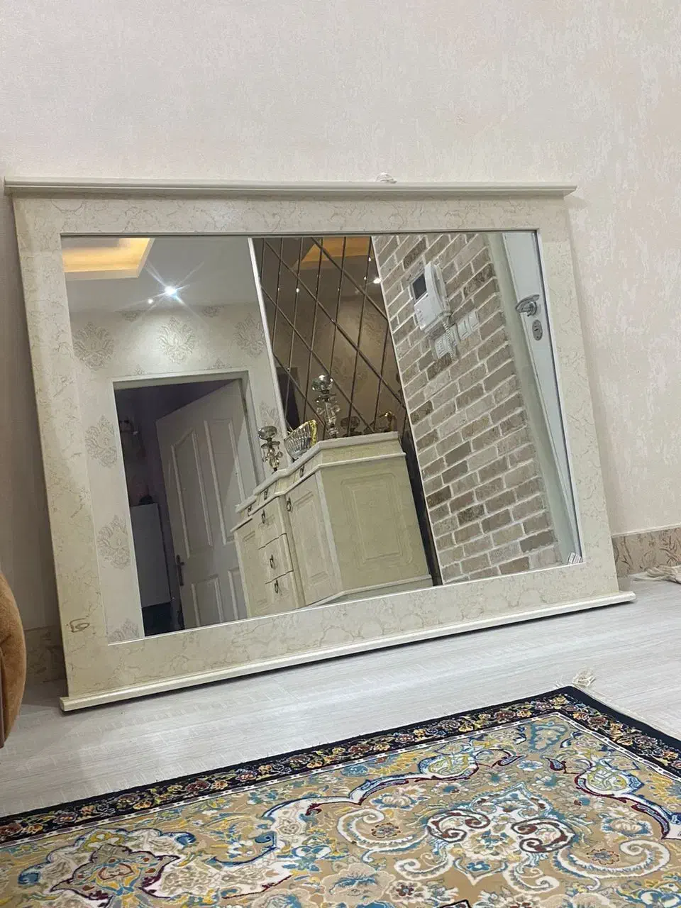 اینه|آینه|آستارا, |دیوار