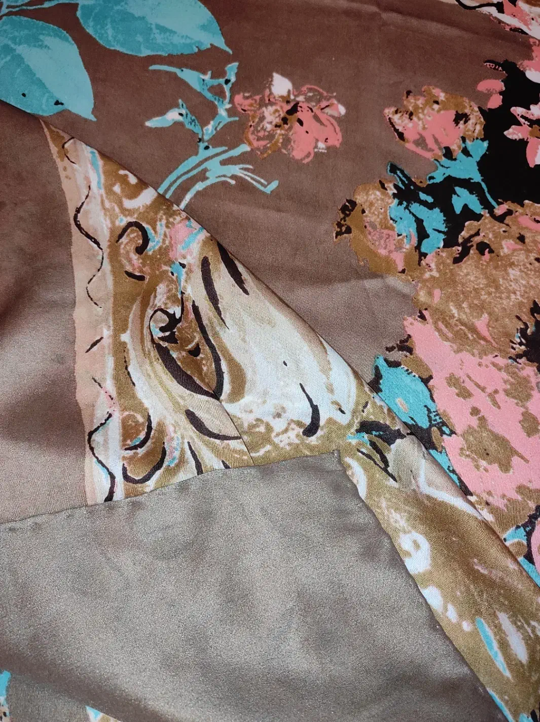 روسری قواره بزرگ دور دستدوز|لباس|شیراز, گلستان|دیوار