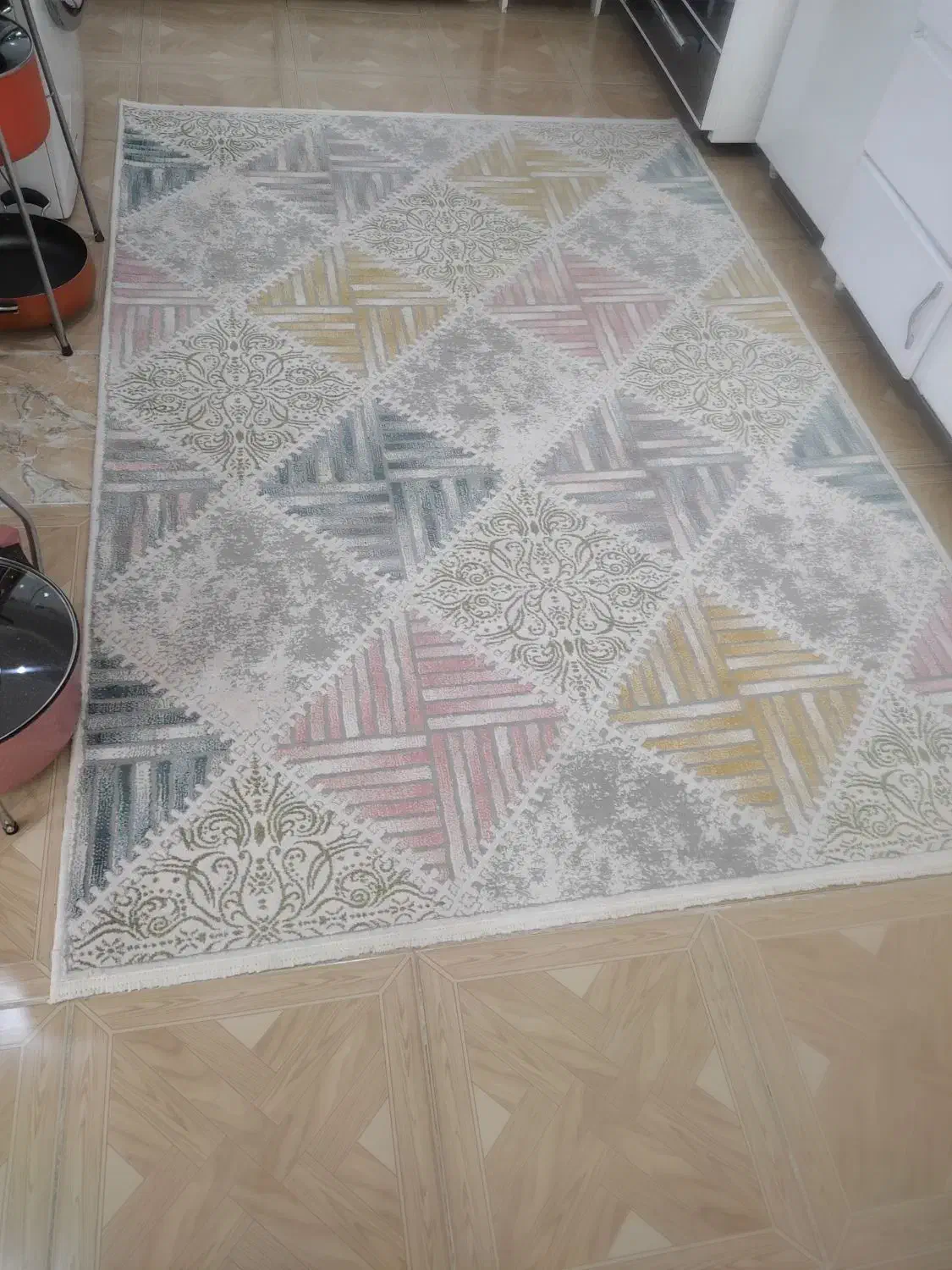 فرش|فرش|تربت‌حیدریه, آغوی|دیوار