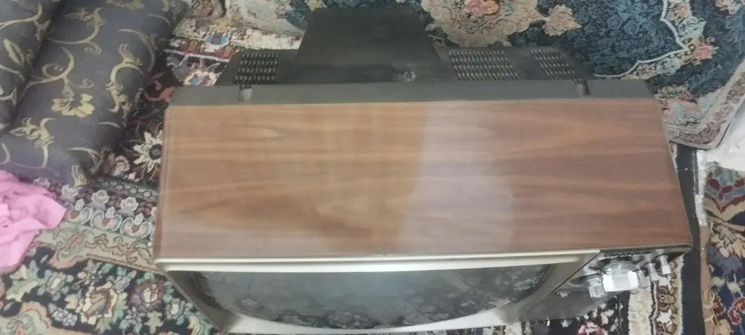 تلوزیون قدیمی طرح چوب|کلکسیون اشیاء عتیقه|تربت جام, شیخ احمد جامی|دیوار