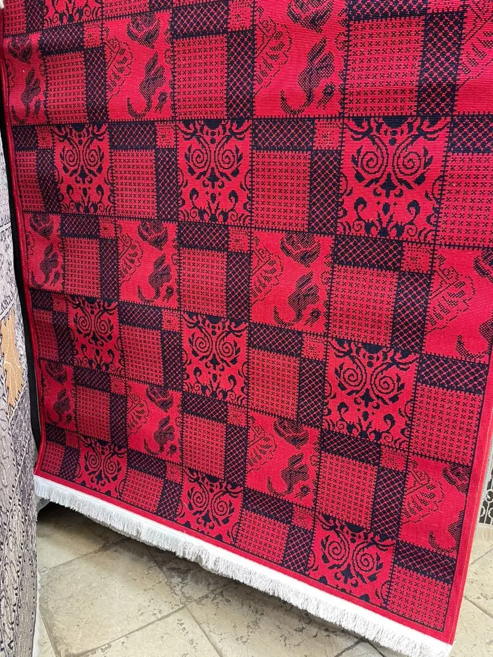 گلیم قرمز نگارین|گلیم، جاجیم، گبه|مشهد, امیر|دیوار