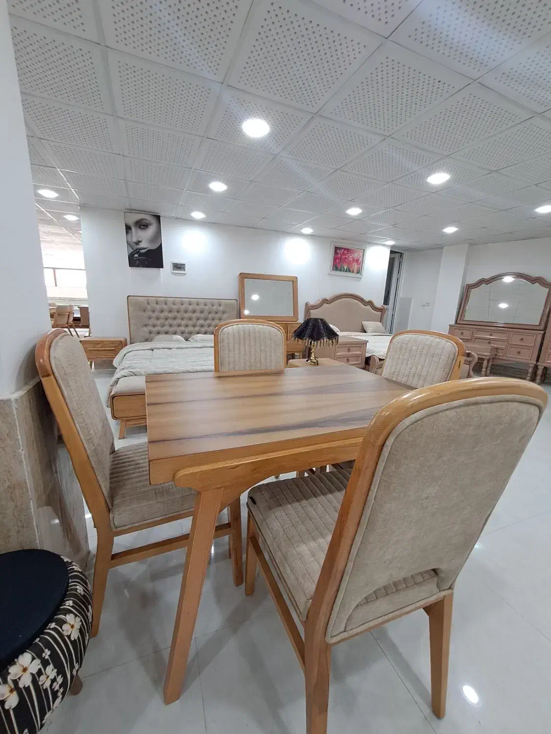 سرویس ۴ نفره مارگاش|میز و صندلی غذاخوری|میاندوآب, |دیوار