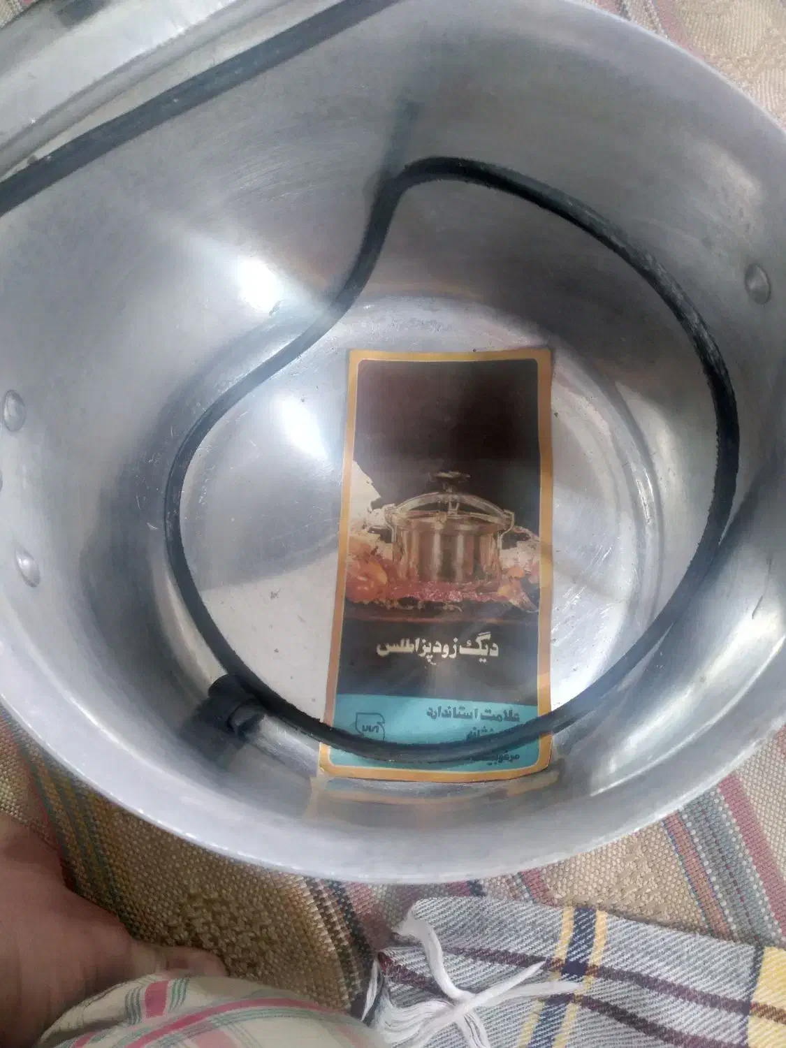 قابلمه زود پز|ظروف پختوپز|آستانه اشرفیه, |دیوار