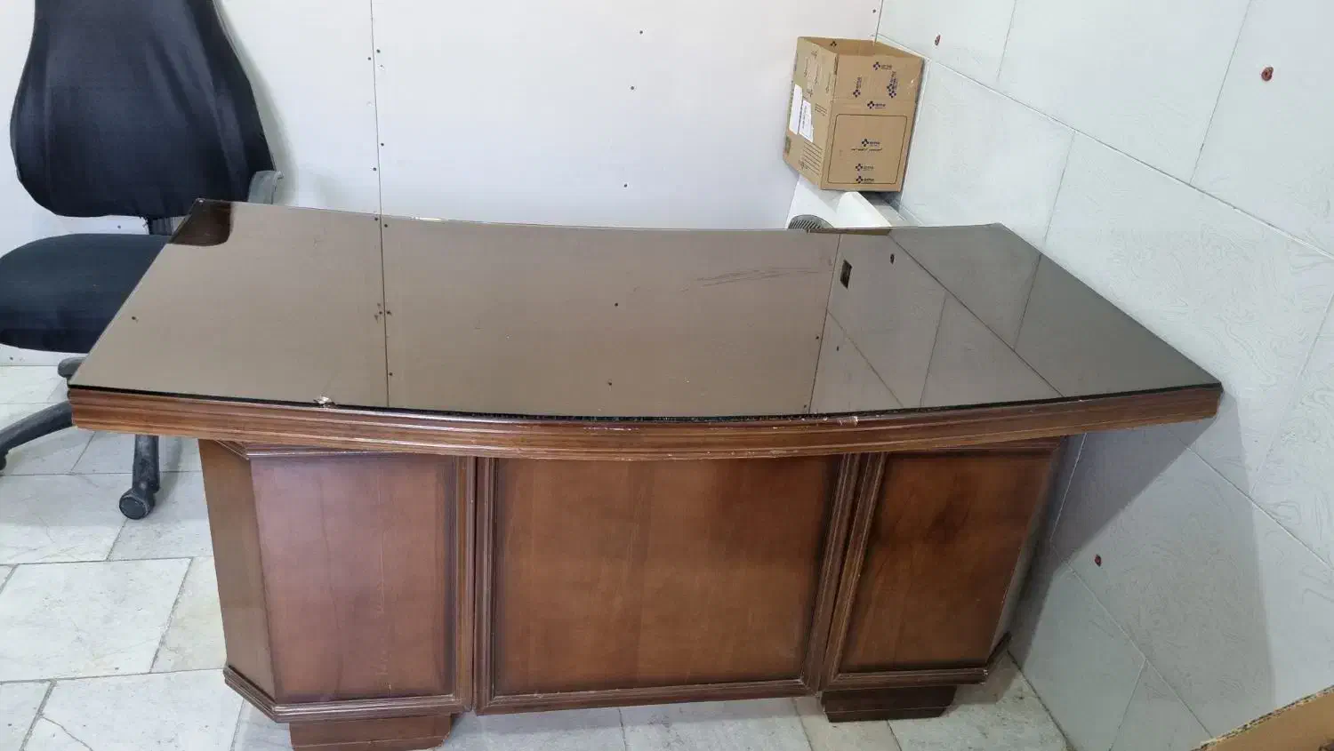 میز چوبی|دفتر کار|یزد, |دیوار