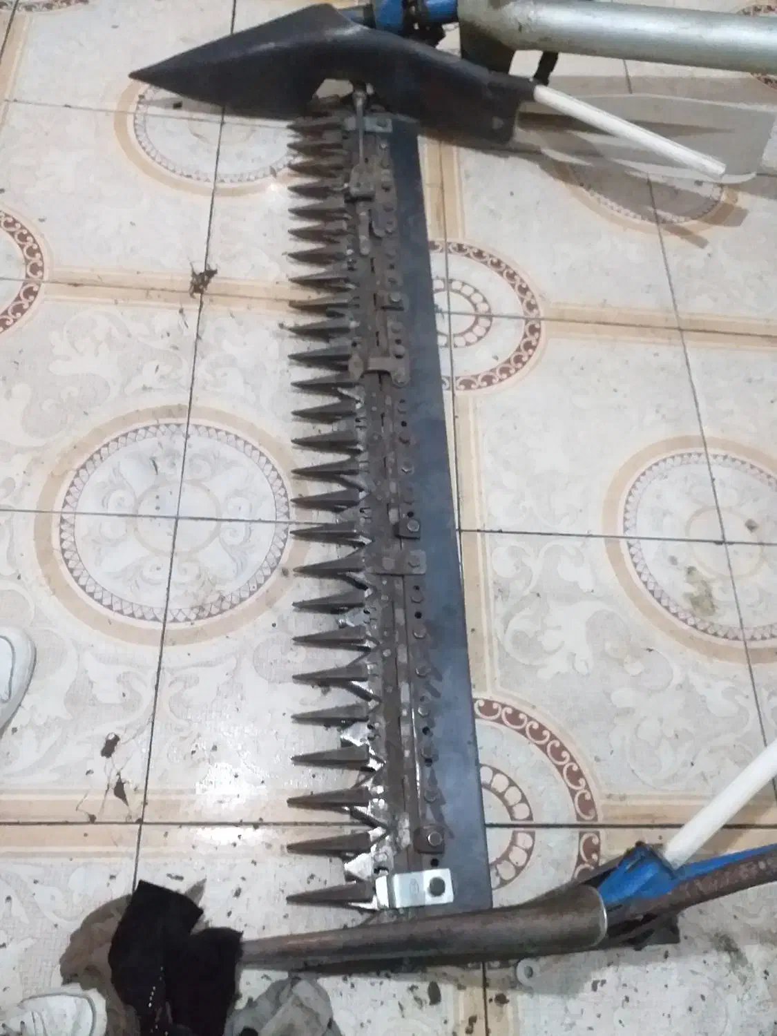 دروگر یا (علفچین) سه چرخ ایتالیایی،|ماشین‌آلات صنعتی|سیلوانه, |دیوار