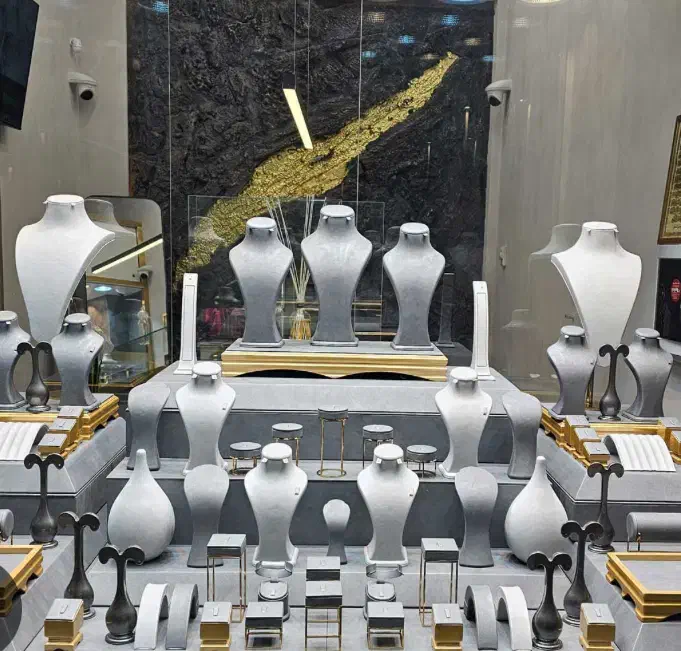 مغازه طلافروشی سرقفلی طلافروشی با سابقه ۲۵سال|اجارهٔ مغازه و غرفه|خمینی‌شهر, |دیوار